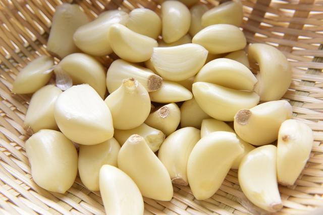 1kg frozen peeled garlic