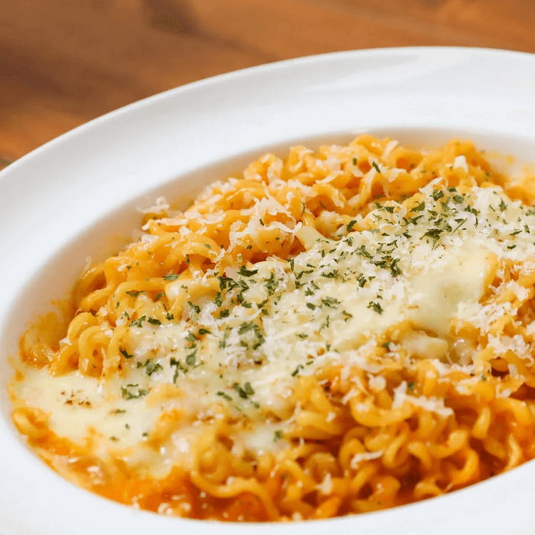 Korean Spicy Cheese Cream Shin Ramyun 137g